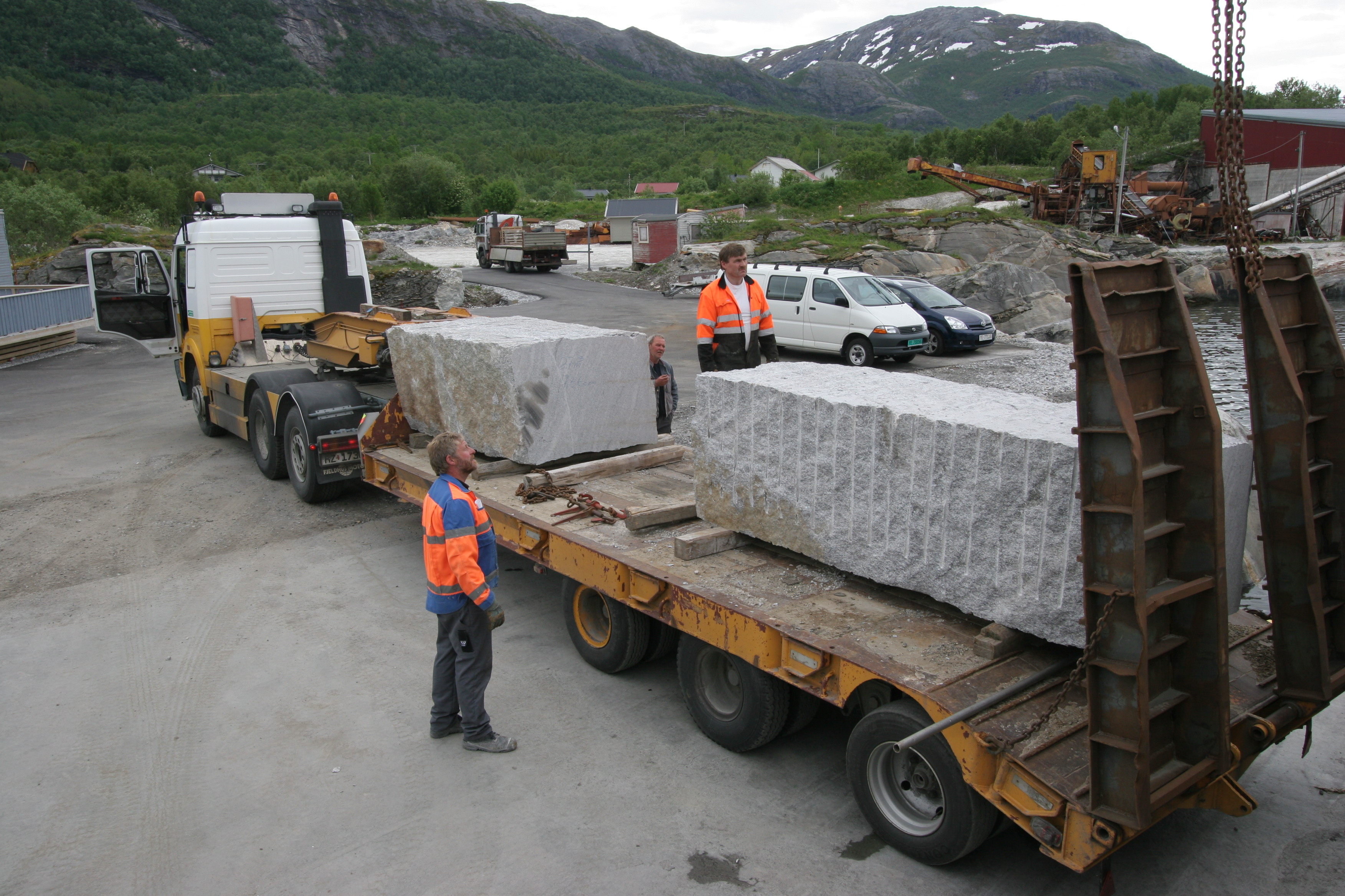 Moderne kjøkken med granittbenk